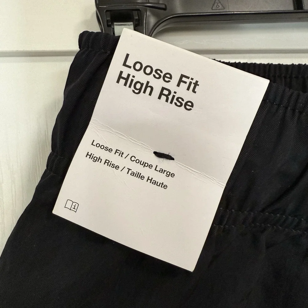 NWT Nike Sportswear Essential High Rise Cargo Shorts XS Black Woven Utility